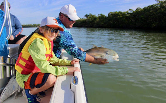 Основные моменты семейной рыбалки во Флориде с победителем лотереи «Лучшая мама»